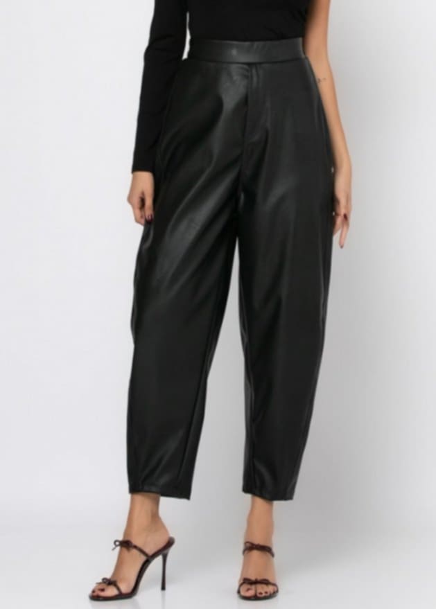 Παντελόνι δερματίνη carrot fit με λάστιχο στην μέση Δαμασκηνί &amp; Μαύρο