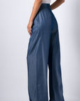 Παντελόνι ψηλόμεσο denim style με πιέτες σε γυαλιστερή όψη Blue
