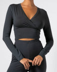Μπλούζα crop top μακρυμάνικη κρουαζέ Ανθρακί